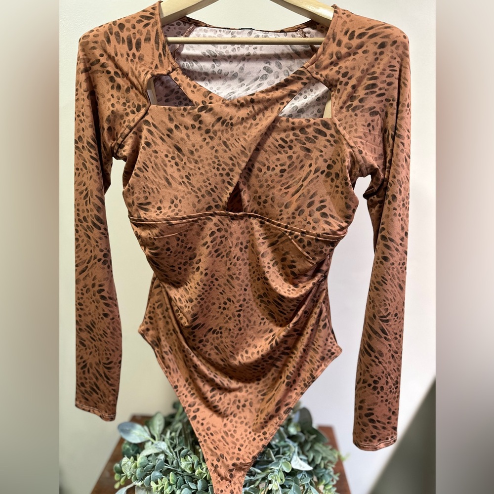 Wild Fable Leopard Print Long Sleeve Cut Out Cross Front Bodysuit L NWT‎